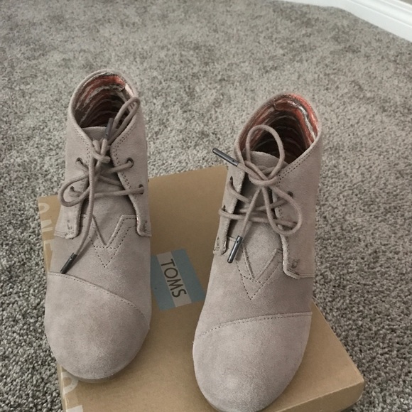 Authentic Toms size US 7 - Picture 3 of 6